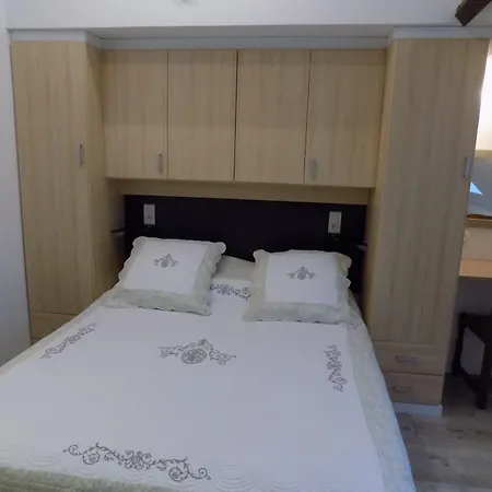 丽焦娜特酒店 3*