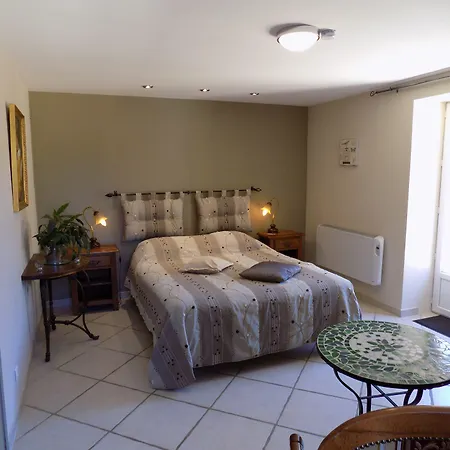 丽焦娜特酒店 3*